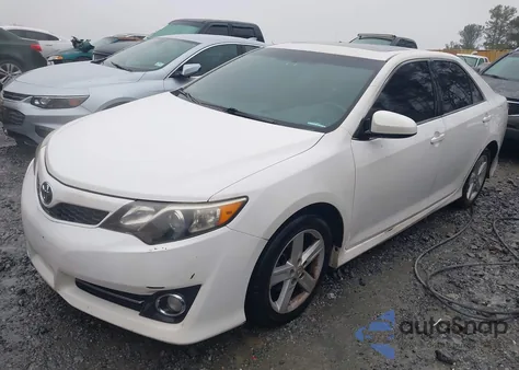 2013 Toyota Camry Se z USA, uszkodzony, nr VIN 4T1BF1FK4DU720420